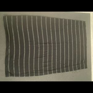 Vince Camaro Size L - knit black and dark grey stripe skirt